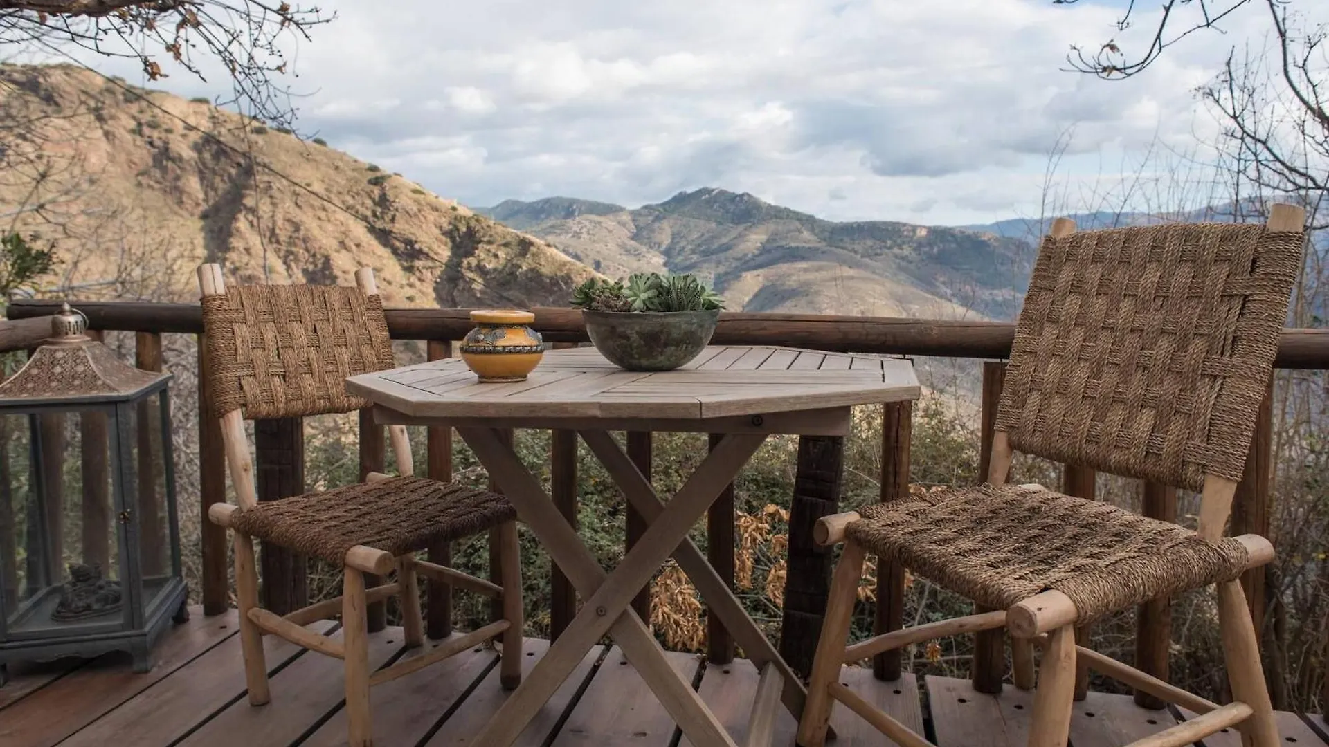 Casa Walhallacorti Jo Paramo パンパネイラ